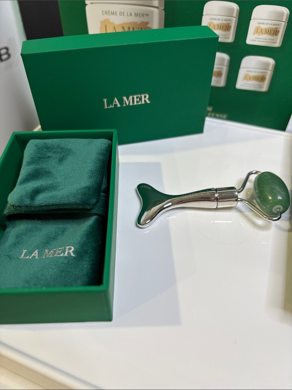 La Mer Silver-Tone Handle Jade Facial Roller with Green Case